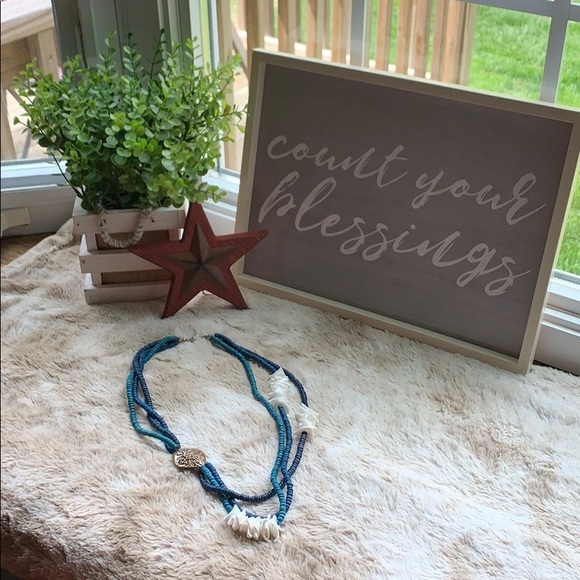 ESTATE Item Costume Necklace with shells - Picture 2 of 6